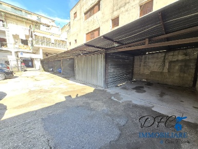 Foto Box a Afragola di 300 m² in vendita