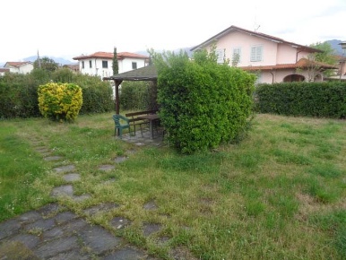 Foto Appartamento a Forte dei Marmi di 120 m² con 6 locali in affitto