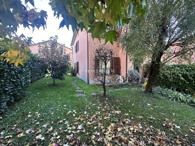 Foto Villa bifamiliare in VIA VASCO PRATOLINI 23, Vimercate Semicentro