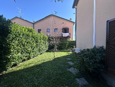 Foto Villa bifamiliare in VIA VASCO PRATOLINI 23, Vimercate Oreno, Velasca