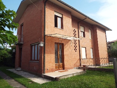 Foto Villa bifamiliare a Forte dei Marmi di 100 m² con 5 locali in affitto