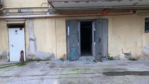 Foto Locale commerciale in via Carrà, Napoli Pianura di 250 m² con 1 locali