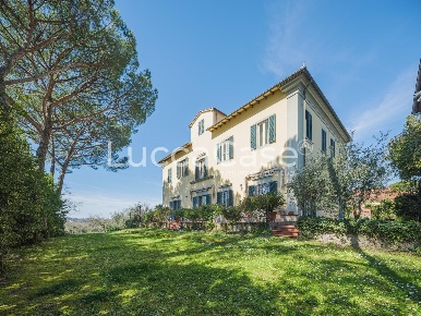Foto Villa unifamiliare a Uzzano Santa Lucia di 550 m² con 22 locali