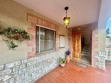 Foto Appartamento a Asciano Centro di 128 m² con 6 locali in vendita