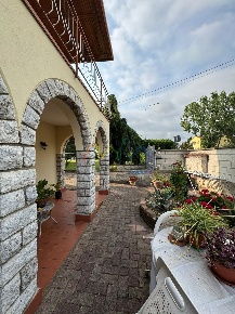 Foto Villa bifamiliare a San Giuliano Terme di 115 m² con 4 locali