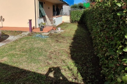 Foto Villa bifamiliare a Capannori Lammari - Lunata di 120 m² con 7 locali