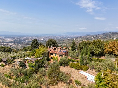 Foto Casale a Lamporecchio di 240 m² con 12 locali in vendita