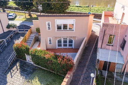 Foto Casa indipendente a Calcinaia Centro di 103 m² con 4 locali in vendita