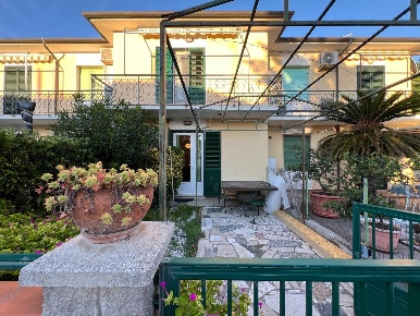 Foto Villa a schiera a Cecina Oltrera di 120 m² con 4 locali in vendita