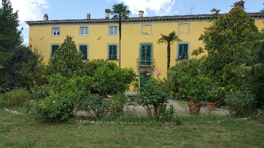 Foto Villa unifamiliare a Lucca Ponte a Moriano di 1100 m² con 20 locali