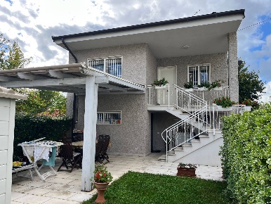 Foto Villa unifamiliare a Vecchiano Vecchiano Nodica di 91 m² con 5 locali