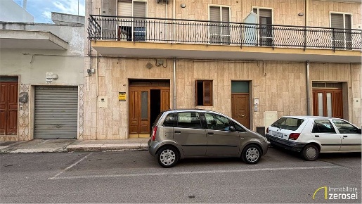 Foto Appartamento in Via Cavour 42, Noicattaro Centro di 75 m² con 3 locali