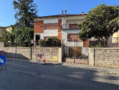 Foto Casa indipendente a Vittorio Veneto di 400 m² con 16 locali in vendita