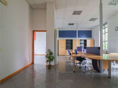 Foto Ufficio in Via San Lucio, Clusone Centro di 150 m² con 4 locali