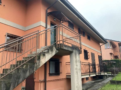 Foto Appartamento in Via Renzo e Lucia, Valmadrera di 176 m² con 8 locali