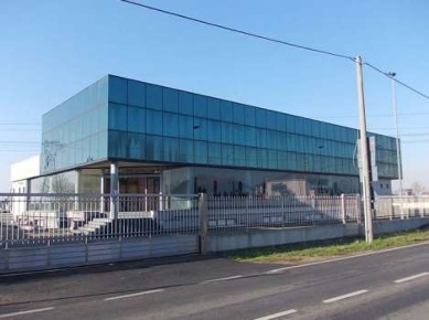 Foto Negozio in Via Espinasse, Magenta Centro di 274 m² con 1 locali