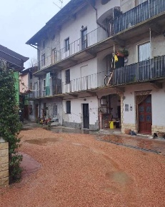 Foto Appartamento in Via Volpi Ippolito, Besano di 36 m² con 2 locali
