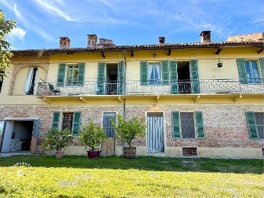 Foto Rustico in Via Molchino 5, Monale Centro di 334 m² con 8 locali