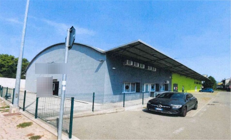 Foto Negozio in Via Vecchia Torino, Alessandria Cittadella di 143 m²