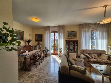 Foto Appartamento in Via Vergani, Cantù Centro di 125 m² con 3 locali