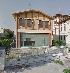 Foto Ufficio in Via IV Novembre, Quistello Centro di 92 m² con 1 locali