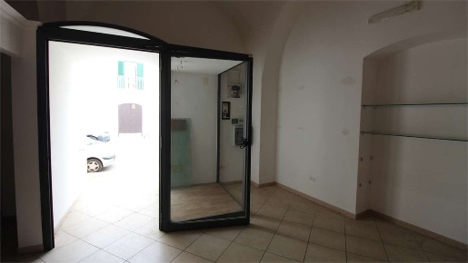 Foto Negozio a Capurso di 120 m² con 1 locali in affitto