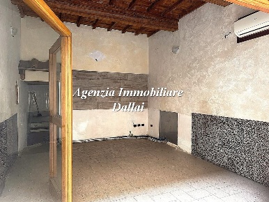 Foto Negozio in Via Roma, Scarperia e San Piero Scarperia di 47 m²