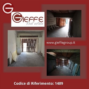 Foto Locale commerciale a Taurianova Centro di 110 m² con 2 locali
