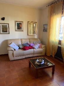 Foto Villa unifamiliare a Curno di 270 m² con 8 locali in vendita