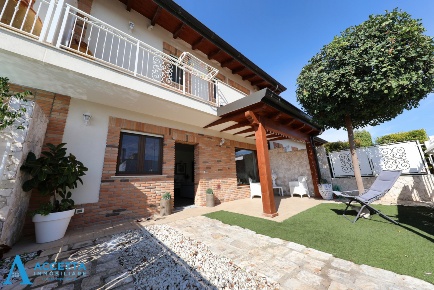 Foto Villa unifamiliare in Via San Domenico 25, Taranto San Vito - Carelli