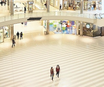 Foto Locale commerciale a Civitanova Marche di 25000 m² con 30 locali