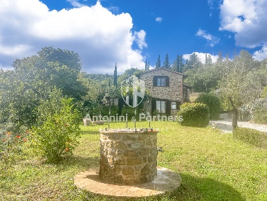 Foto Casale in Via Antonio Gramsci, Panicale Centro di 286 m² con 11 locali