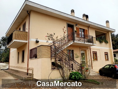 Foto Appartamento in Via Primo Maggio, Rocca di Papa Centro di 55 m²