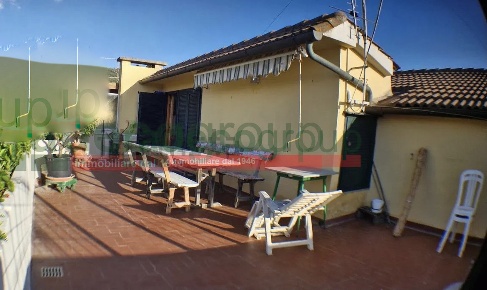 Foto Appartamento in Via Alfredo Jeri 21, Livorno di 120 m² con 4 locali