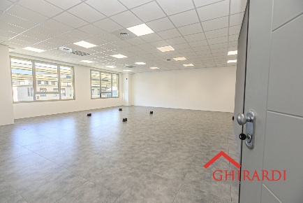 Foto Ufficio in Via Enrico Albareto 21, Genova Sestri Ponente di 275 m²
