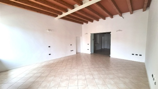Foto Ufficio in Piazza Giacomo Ferrari 1, Langhirano Centro di 60 m²