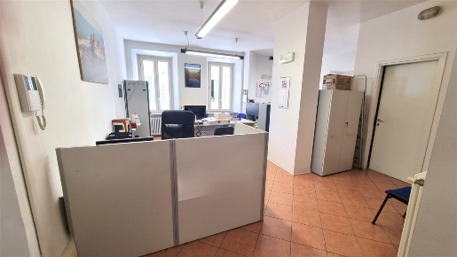 Foto Ufficio in Piazza Giacomo Ferrari 1, Langhirano Centro di 70 m²