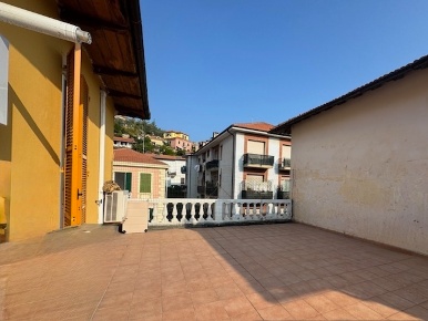 Foto Appartamento in Via XXV Aprile, Imperia Oneglia di 80 m² con 4 locali