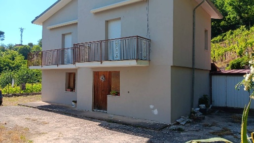Foto Casa indipendente in contrada bosco, Tufo di 120 m² con 2 locali