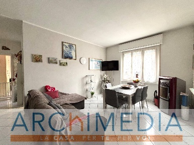 Foto Appartamento in Via Ogliari, Malnate Centro di 80 m² con 3 locali