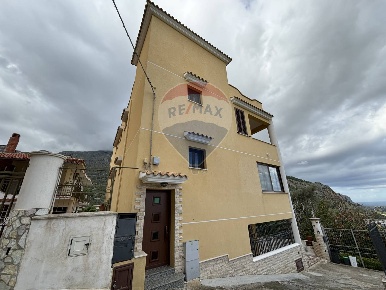 Foto Appartamento in via Dolomiti 16, Carini Centro di 124 m² con 2 locali