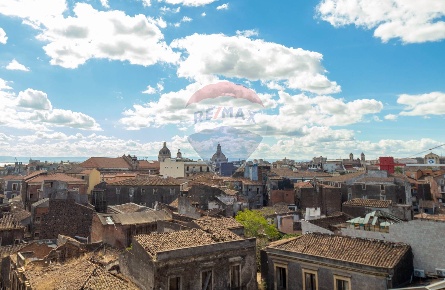 Foto Appartamento in Via Luigi Sturzo, Catania Centro Storico di 115 m²