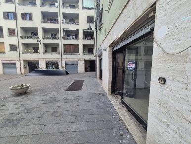 Foto Locale commerciale in piazza del popolo, Avellino di 55 m² in vendita
