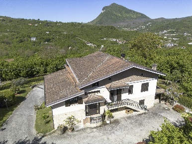 Foto Villa singola in coste anitra, Aiello del Sabato di 400 m² in vendita