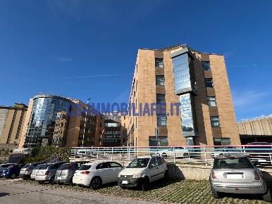 Foto Ufficio in Via Della Tecnica, Potenza Centro di 188 m² con 4 locali