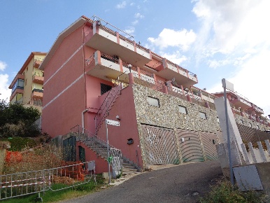 Foto Appartamento in via Monte Ulmus, Carbonia di 85 m² con 4 locali