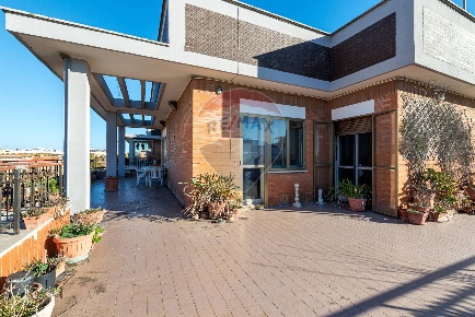 Foto Attico in Corso Duca Di Genova, Roma Ostia Ponente di 90 m² in vendita