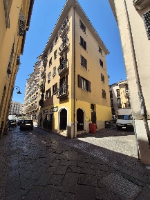 Foto Locale commerciale in via trinità, Avellino Centro Storico di 270 m²