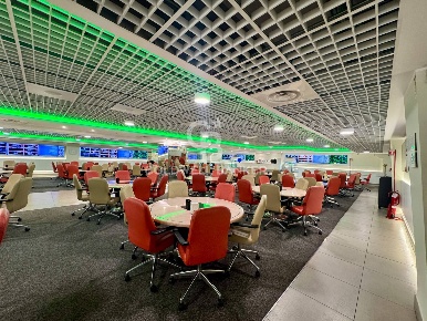 Foto Locale commerciale in VIA CASILINA, Roma Rocca Cencia di 939 m²