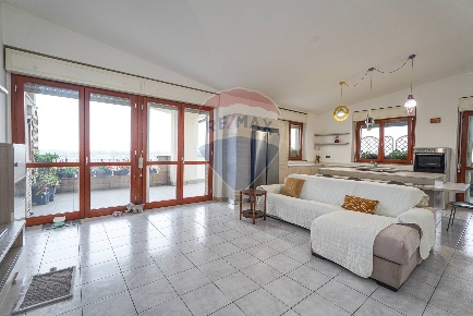 Foto Attico in Via Unità d'Italia, Pozzo d'Adda di 140 m² con 4 locali